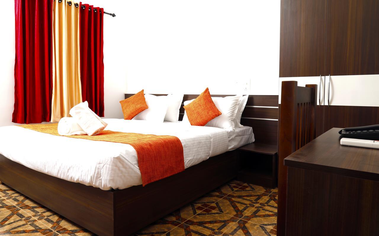 Puthens Clifton Inn Котаям Екстериор снимка
