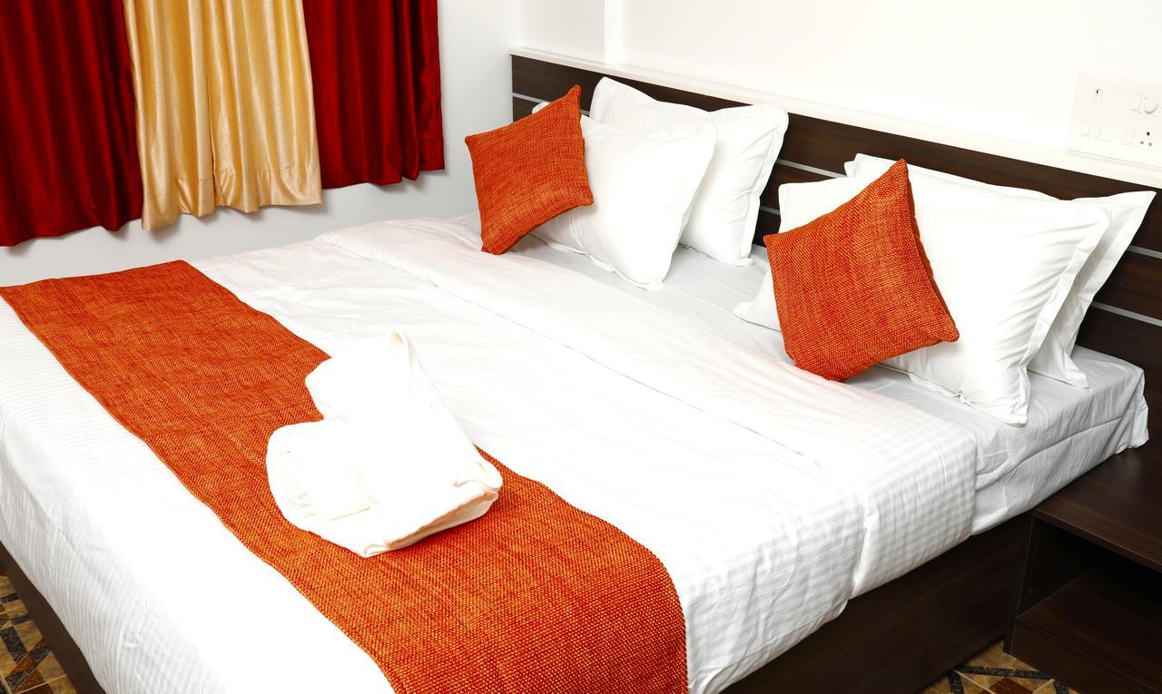 Puthens Clifton Inn Котаям Екстериор снимка