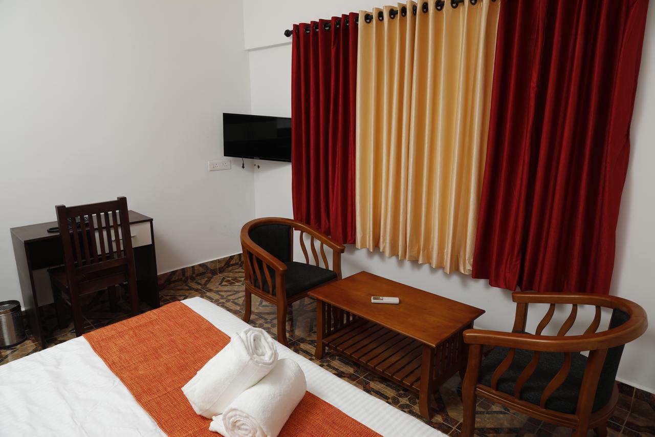 Puthens Clifton Inn Котаям Екстериор снимка