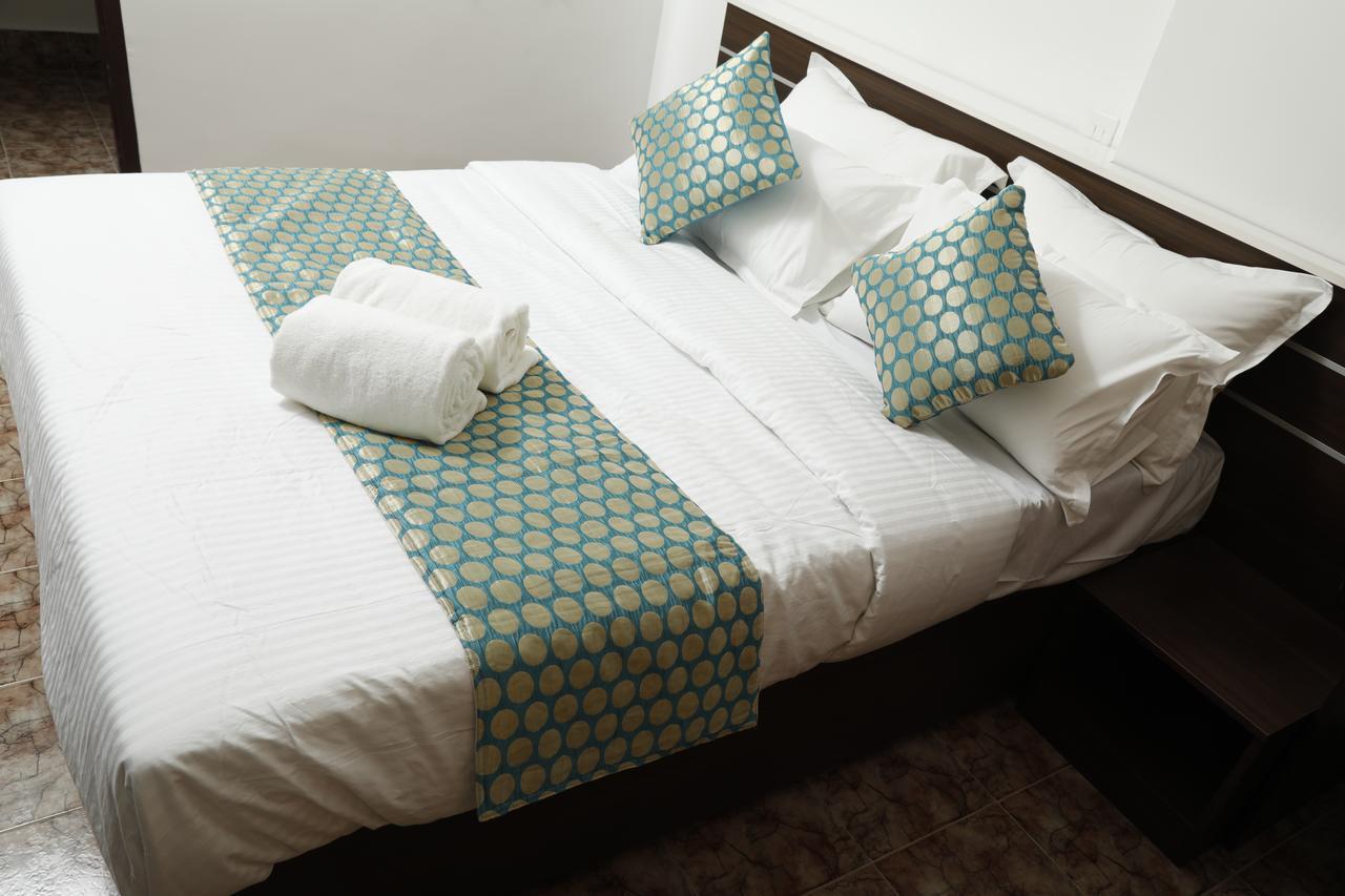 Puthens Clifton Inn Котаям Екстериор снимка